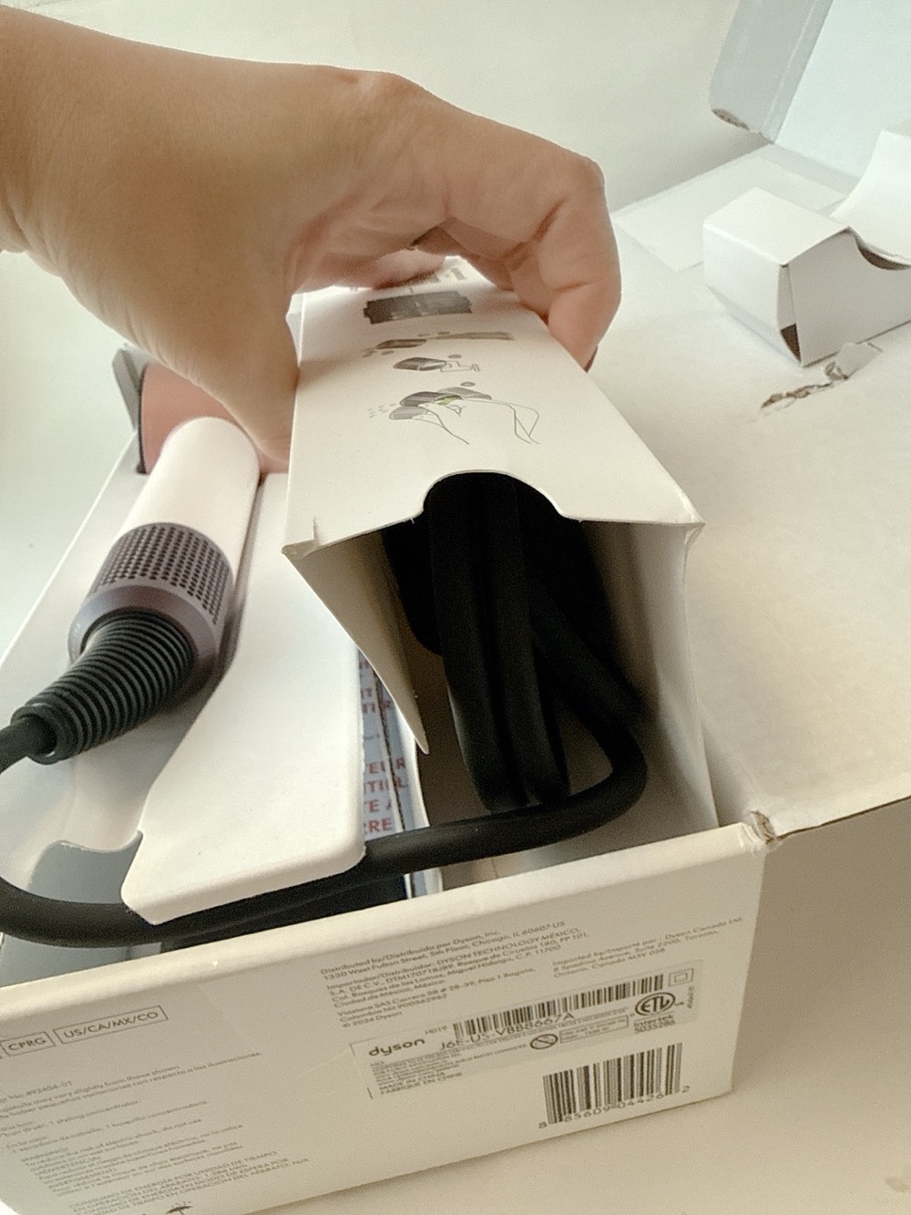 Open box - Dyson Supersonic™ Travel hair dryer (Ceramic pink / Rose gold) - Picture 9 of 14
